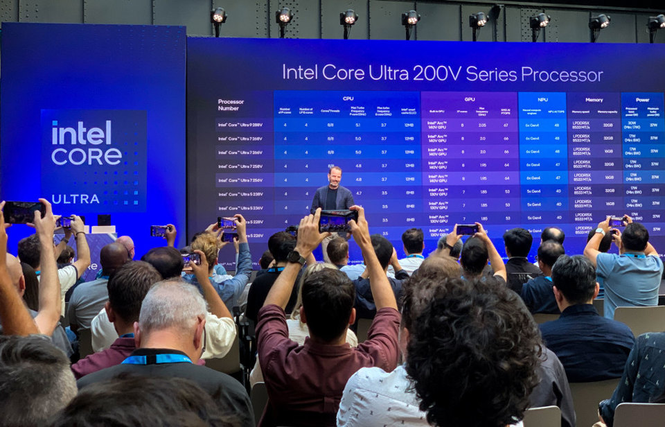 Intel tr&igrave;nh l&agrave;ng chip Core Ultra