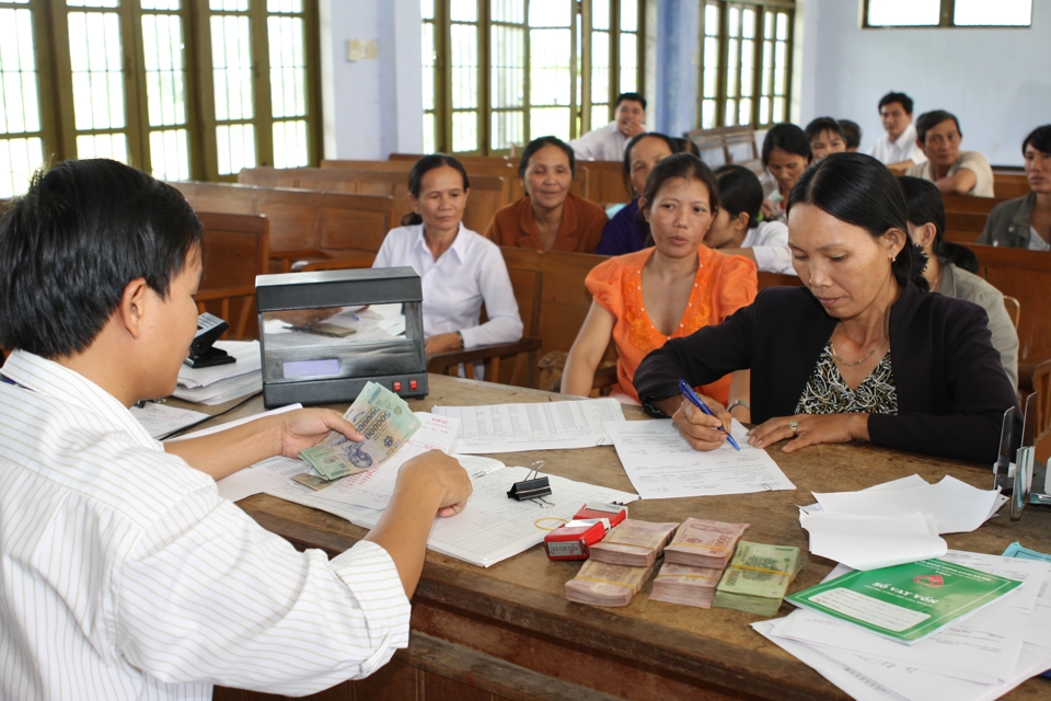 Nguồn vốn ch&iacute;nh s&aacute;ch rất cần thiết để c&aacute;c hộ ngh&egrave;o c&oacute; điều kiện lao động, sản xuất, ph&aacute;t triển kinh tế. Ảnh: Phạm H&ugrave;ng