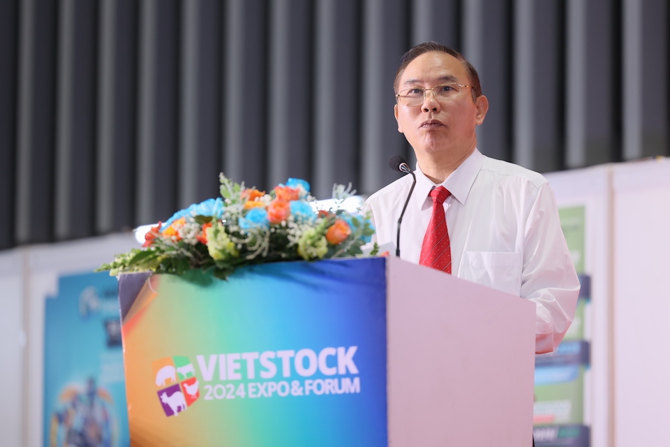 Thứ trưởng Bộ NN&amp;PTNT Ph&ugrave;ng Đức Tiến ph&aacute;t biểu khai mạc triển l&atilde;m&nbsp;Vietstock 2024 v&agrave; Aquaculture Vietnam 2024