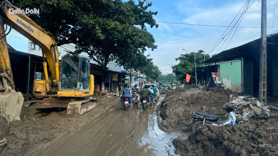 Khắc phục giao th&ocirc;ng đi lại l&agrave; một trong những ưu ti&ecirc;n h&agrave;ng đầu.