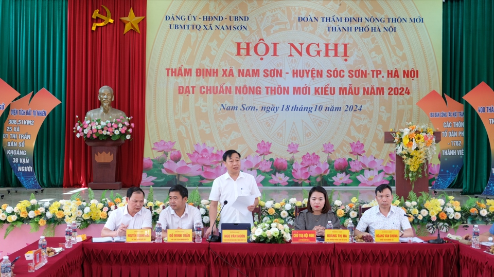 Ph&oacute; Ch&aacute;nh văn ph&ograve;ng chuy&ecirc;n tr&aacute;ch Văn ph&ograve;ng Điều phối chương tr&igrave;nh x&acirc;y dựng n&ocirc;ng th&ocirc;n mới TP H&agrave; Nội Ngọ Văn Ng&ocirc;n ph&aacute;t biểu tại hội nghị.