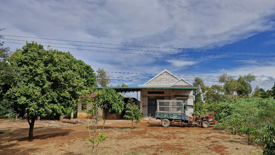 Nhiều ng&ocirc;i nh&agrave; được x&acirc;y mới khang trang hiện đại