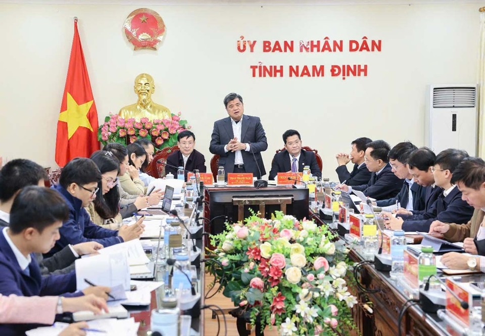 Thứ trưởng Bộ NN&amp;PTNT Trần Thanh Nam ph&aacute;t biểu tại buổi l&agrave;m việc. Ảnh: Nguyễn Anh