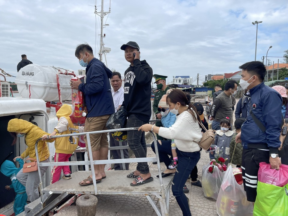 Phương &aacute;n đưa người d&acirc;n về đảo L&yacute; Sơn trong trường hợp thời tiết xấu cũng được chuẩn bị sẵn s&agrave;ng.