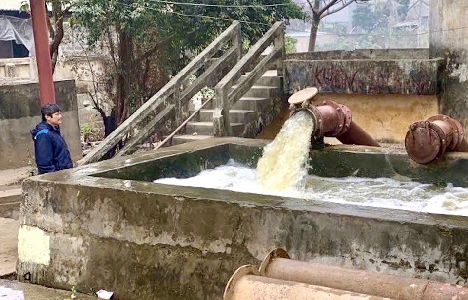 Với &yacute; nghĩa quan trọng của vụ Xu&acirc;n, c&ocirc;ng t&aacute;c lấy nước được TP H&agrave; Nội đặc biệt quan t&acirc;m, chỉ đạo. Nhiệm vụ chống hạn đ&atilde; được triển khai thực hiện từ trước Tết Nguy&ecirc;n đ&aacute;n Ất Tỵ gần một th&aacute;ng.