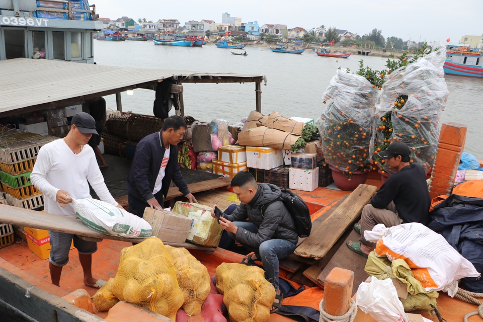 H&agrave;ng h&oacute;a phong ph&uacute;, đa dạng.