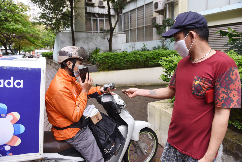 Việc thu thuế h&agrave;ng nhập khẩu gi&aacute; trị nhỏ l&agrave; cần thiết để tạo c&ocirc;ng bằng với h&agrave;ng h&oacute;a sản xuất trong nước. Ảnh: Phạm H&ugrave;ng