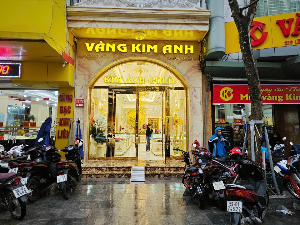 Cửa h&agrave;ng v&agrave;ng Kim Anh.