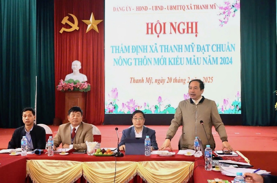 Đo&agrave;n thẩm định n&ocirc;ng th&ocirc;n mới TP H&agrave; Nội l&agrave;m việc với x&atilde; Thanh Mỹ (thị x&atilde; Sơn T&acirc;y).