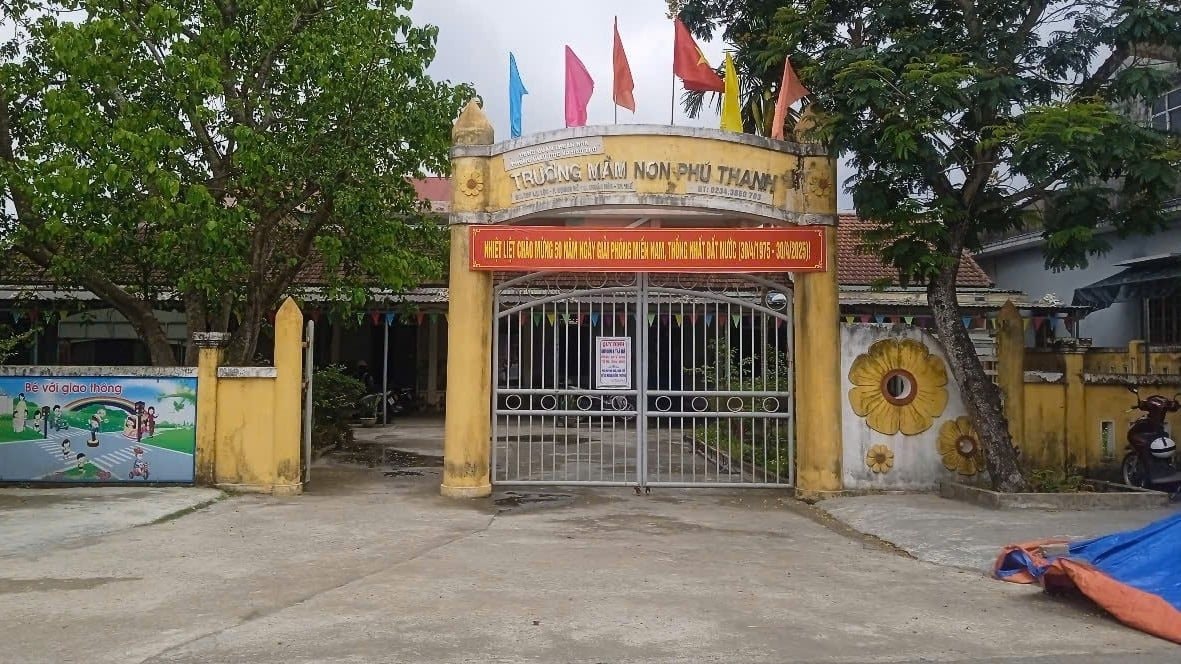 082113nu-hieu-pho-bi-ky-luat-vi-quan-he-nam-nu-khong-trong-sang-anh-1-0820 082113nu-hieu-pho-bi-ky-luat-vi-quan-he-nam-nu-khong-trong-sang-anh-1-0820.jpg
