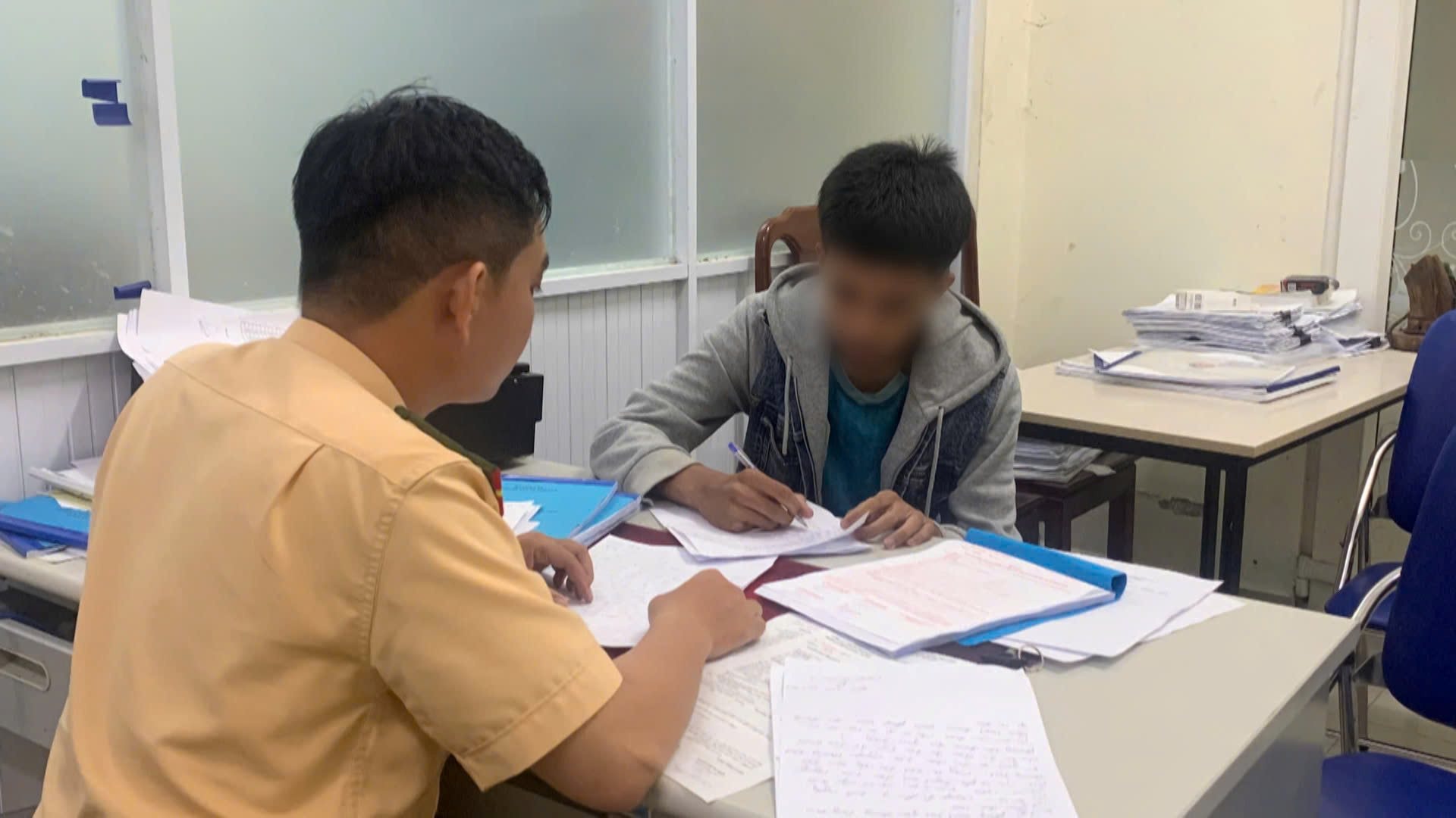 anh-1-to-chong-dua-xe-trai-phep anh-1-to-chong-dua-xe-trai-phep.jpg