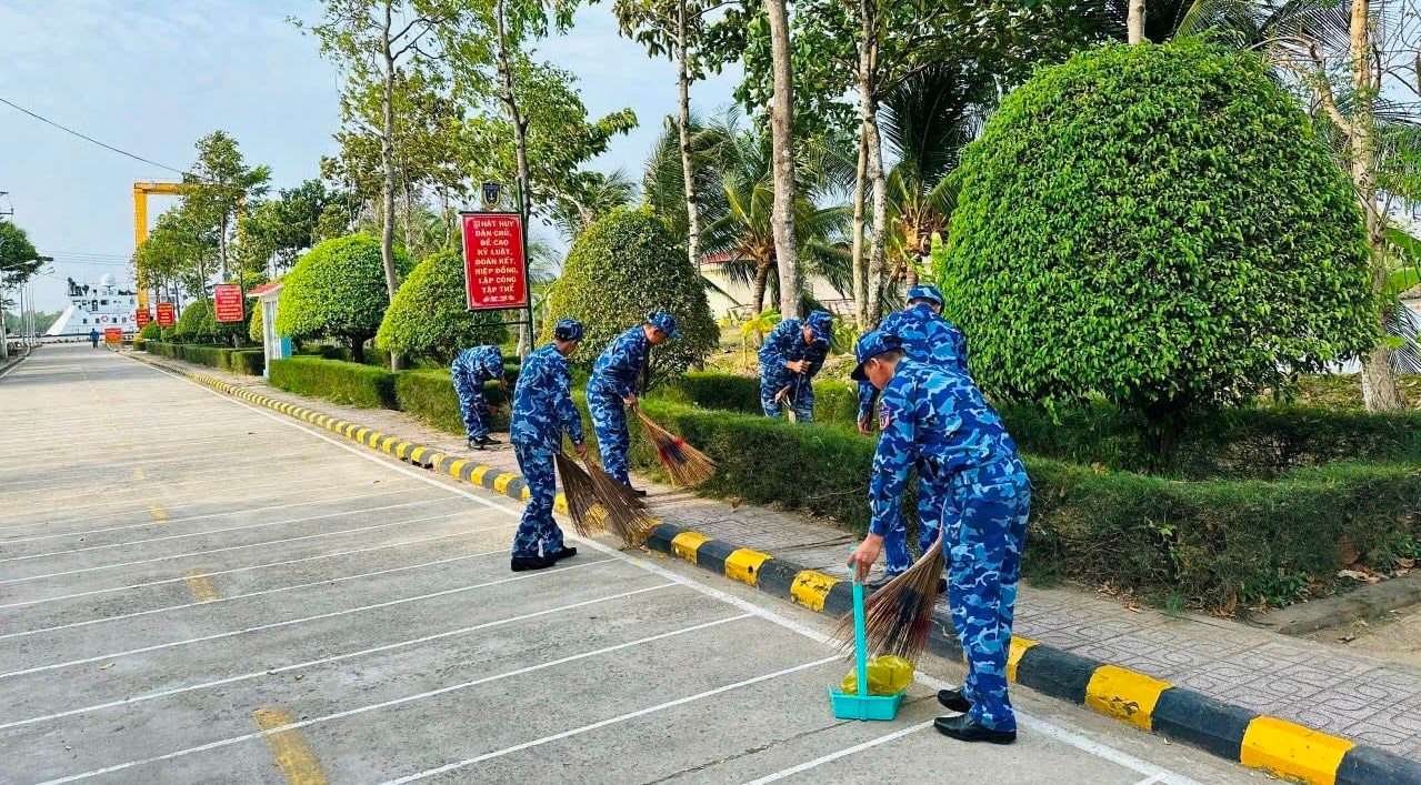 can-bo-chien-si-thuong-xuyen-ve-sinh-xay-dung-canh-quan-don-vi can-bo-chien-si-thuong-xuyen-ve-sinh-xay-dung-canh-quan-don-vi.jpeg