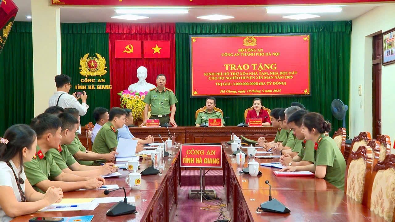 cong-an-ha-noi-ho-tro-xay-nha-dot-nat1.jpg