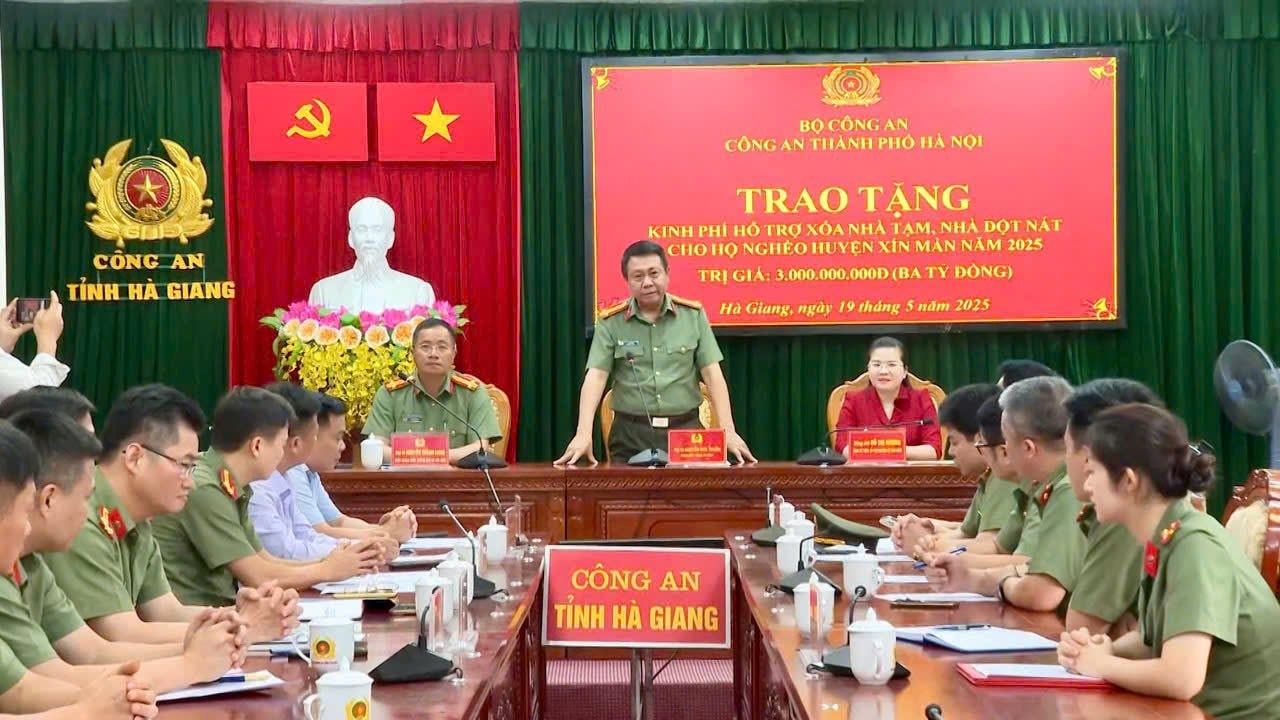 cong-an-ha-noi-ho-tro-xay-nha-dot-nat2.jpg