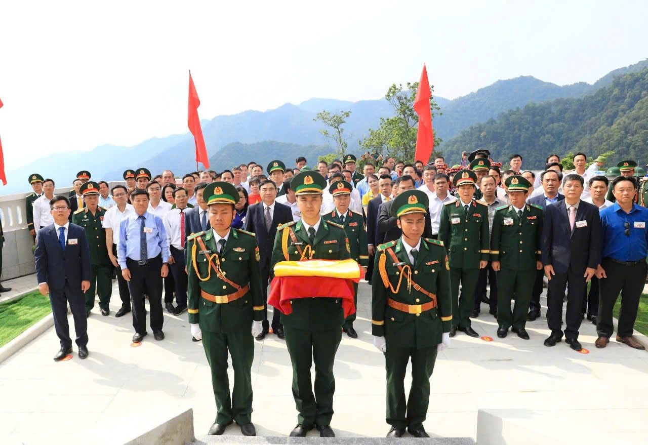 khanh-thanh-cot-co-a-pa-chai-1 khanh-thanh-cot-co-a-pa-chai-1-.jpg