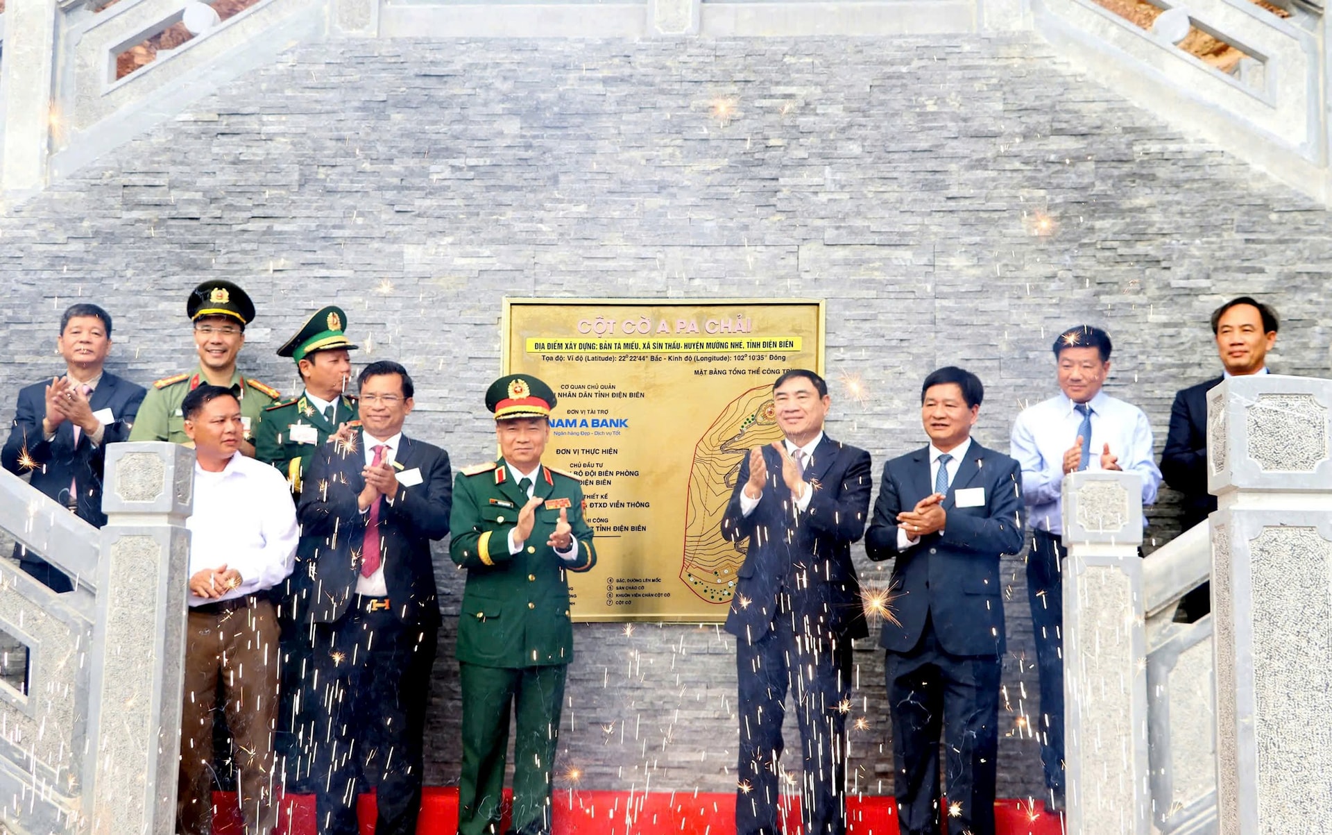 khanh-thanh-cot-co-a-pa-chai-2 khanh-thanh-cot-co-a-pa-chai-2-.jpg