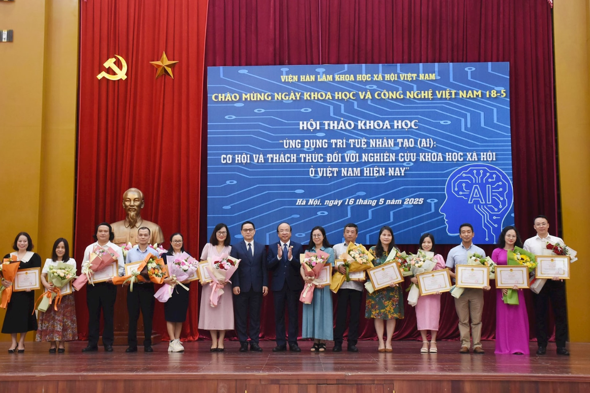 lanh-dao-vien-han-lam-khxh-viet-nam-trao-trao-bang-khen-cho-cac-ca-nhan-co-thanh-tich-xuat-sac-trong-cong-tac-nghien-cuu-khoa-hoc lanh-dao-vien-han-lam-khxh-viet-nam-trao-trao-bang-khen-cho-cac-ca-nhan-co-thanh-tich-xuat-sac-trong-cong-tac-nghien-cuu-khoa-hoc..png