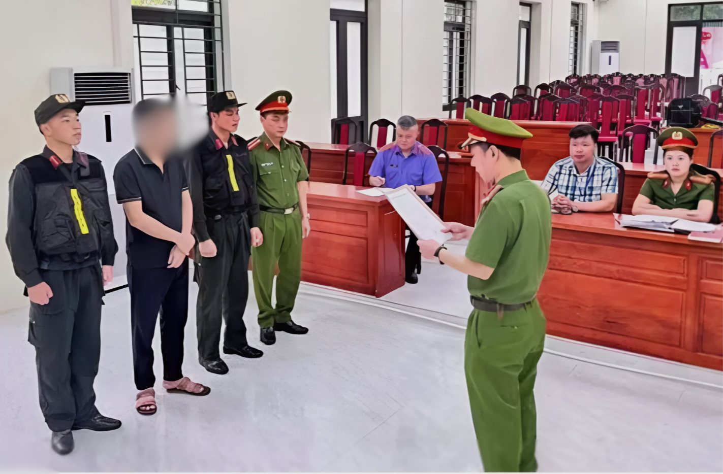 thiet-ke-chua-co-ten_20250515_190021_0000 thiet-ke-chua-co-ten_20250515_190021_0000.png