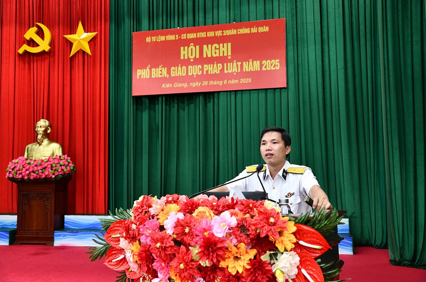 2-16 2.-bao-cao-vien-co-quan-dieu-tra-hinh-su-khu-vuc-3-quan-chung-hai-quan-truyen-dat-noi-dung-tai-hoi-nghi.jpg