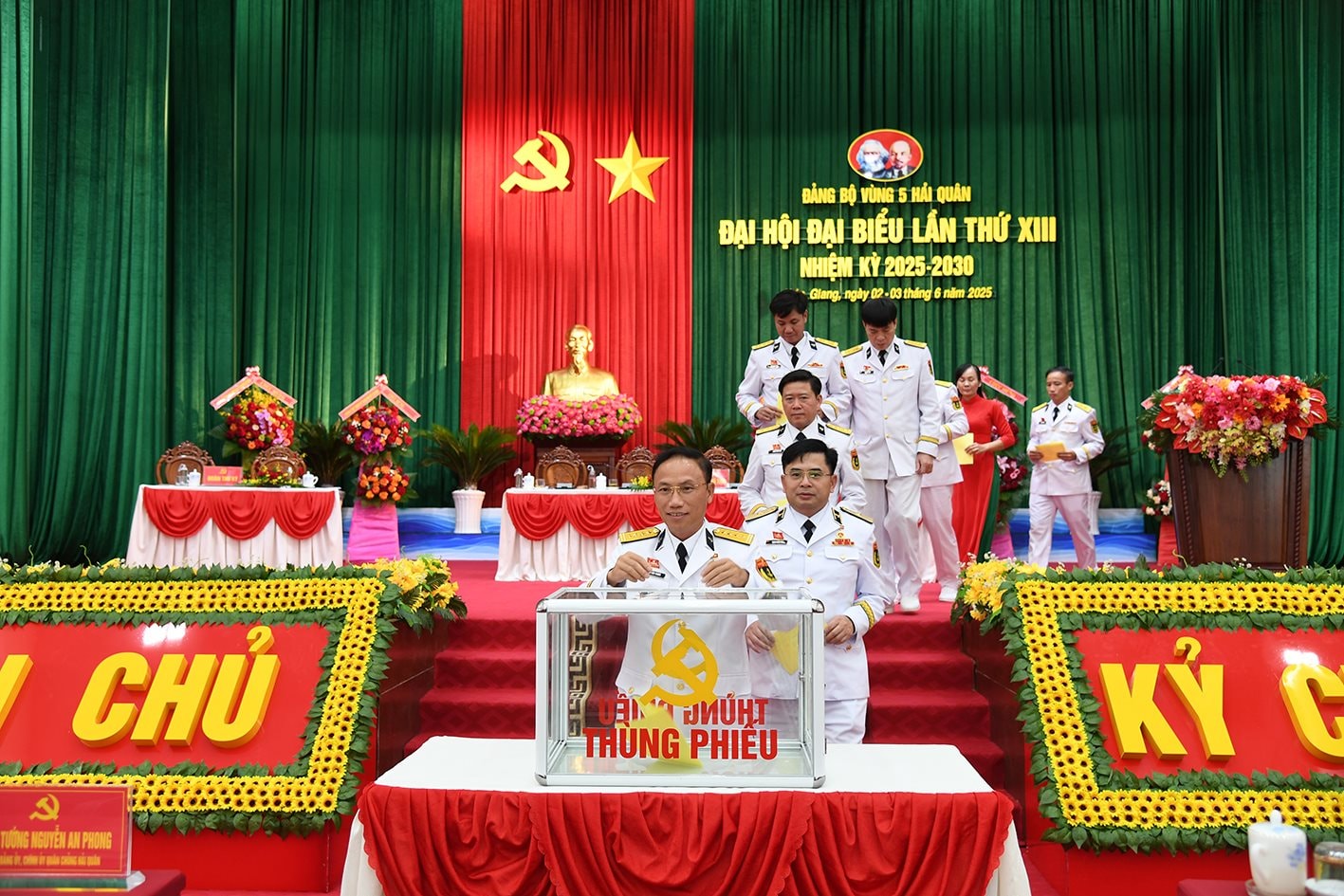 7 7.-dai-hoi-bau-ban-chap-hanh-dang-bo-vung-5-hai-quan-nhiem-ky-2025-2030.jpg