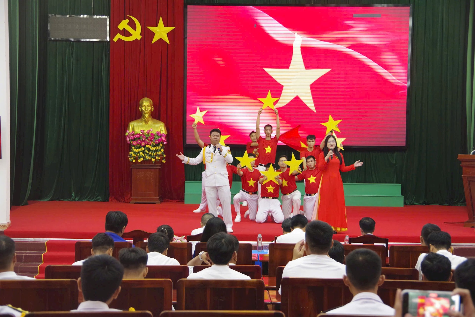 8-1 8.-quang-canh-buoi-da-hoi-thanh-nien-o-khu-vuc-binh-thuan.jpg