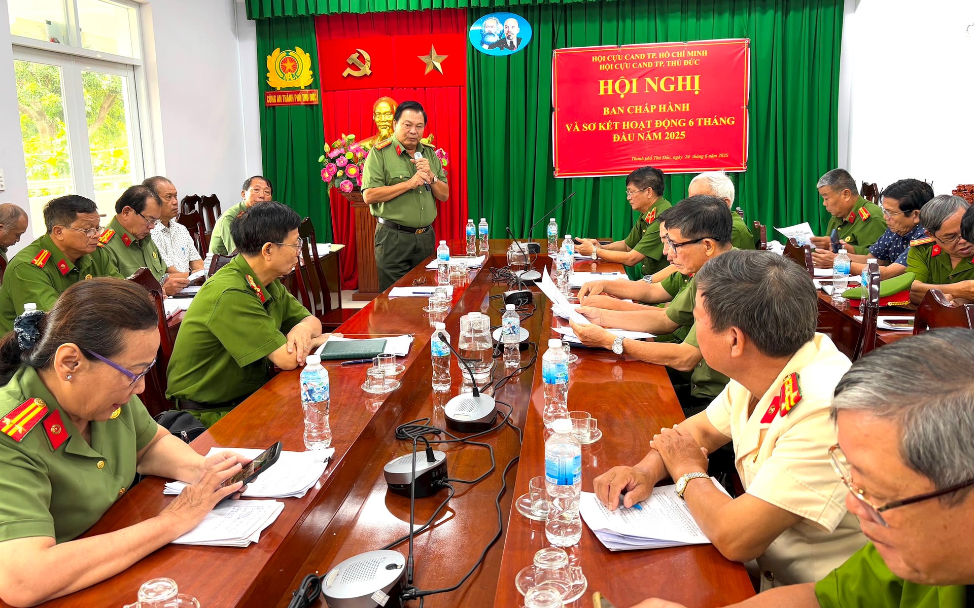 anh-1-dai-ta-nguyen-van-thanh-chu-tich-hoi-cuu-cand-tp-thu-duc-tiep-thu-y-kien-chi-dao anh-1-dai-ta-nguyen-van-thanh-chu-tich-hoi-cuu-cand-tp-thu-duc-tiep-thu-y-kien-chi-dao..jpg