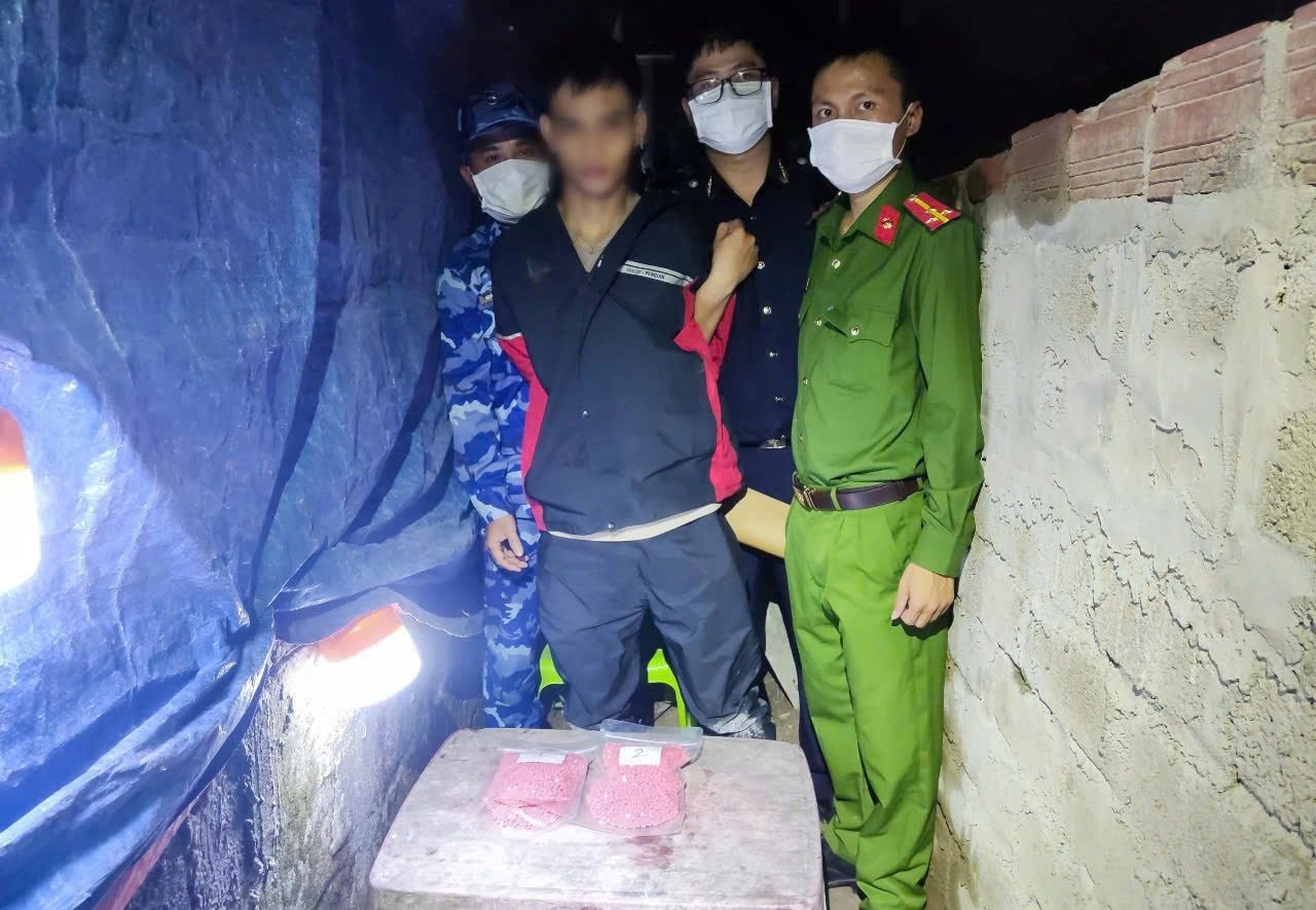 bat-doi-tuong-ma-tuy-canh-sat-bien bat-doi-tuong-ma-tuy-canh-sat-bien.jpg