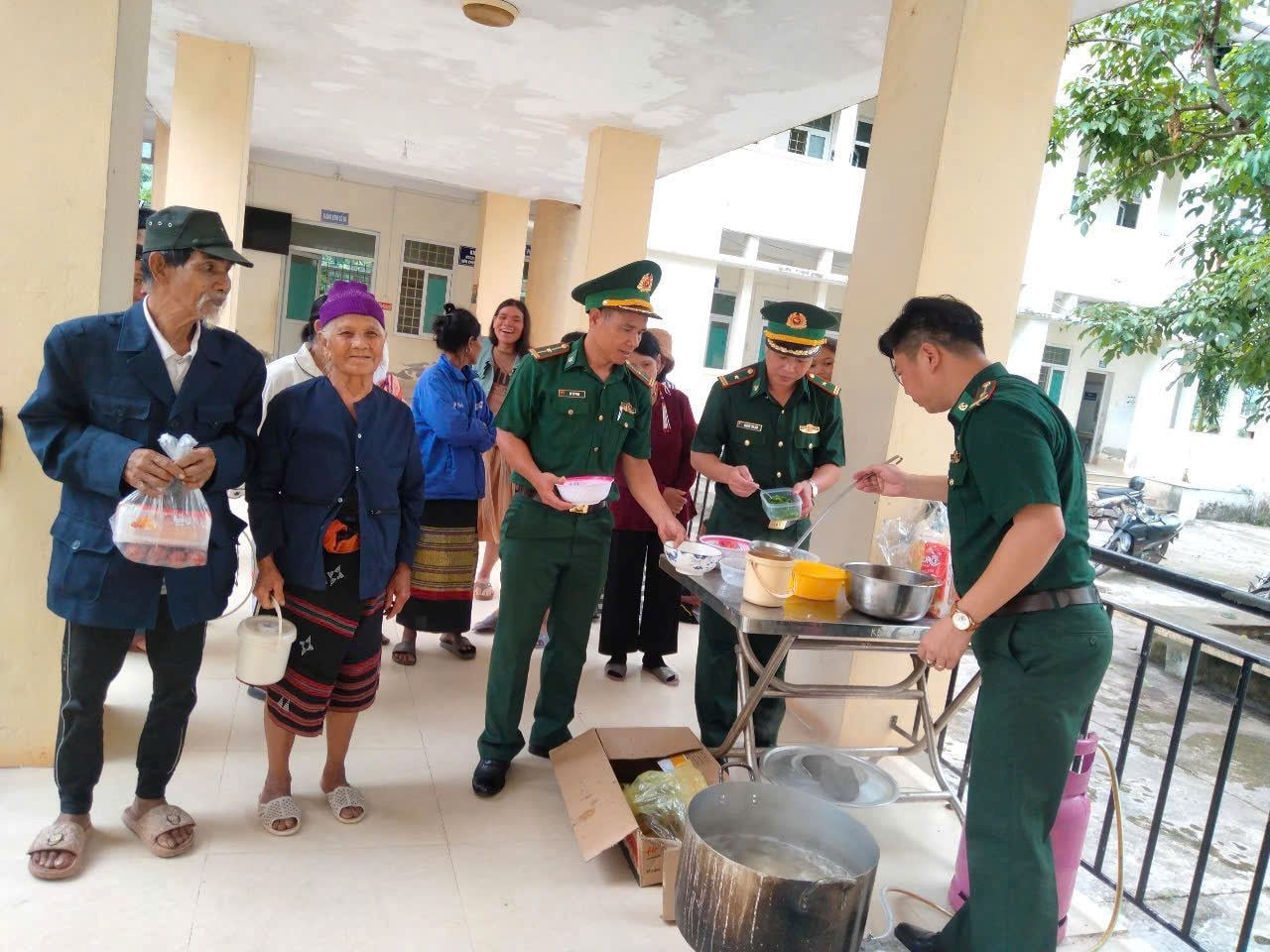 bien-phong-la-lay-nau-pho-1 bien-phong-la-lay-nau-pho-1.jpg