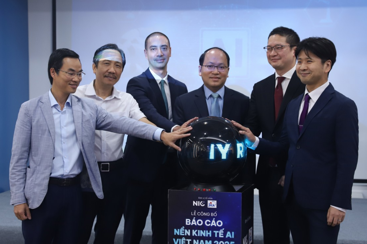 cac-dai-bieu-tham-du-bam-nut-cong-bo-bao-cao-nen-kinh-te-ai-viet-nam-2025 cac-dai-bieu-tham-du-bam-nut-cong-bo-bao-cao-nen-kinh-te-ai-viet-nam-2025..png