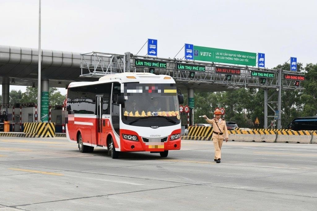 canh-sat-giao-thong-tang-cuong-xu-ly-4-nhom-hanh-vi-vi-pham-tren-cac-tuyen-cao-toc-2-1 canh-sat-giao-thong-tang-cuong-xu-ly-4-nhom-hanh-vi-vi-pham-tren-cac-tuyen-cao-toc-2-(1).jpg