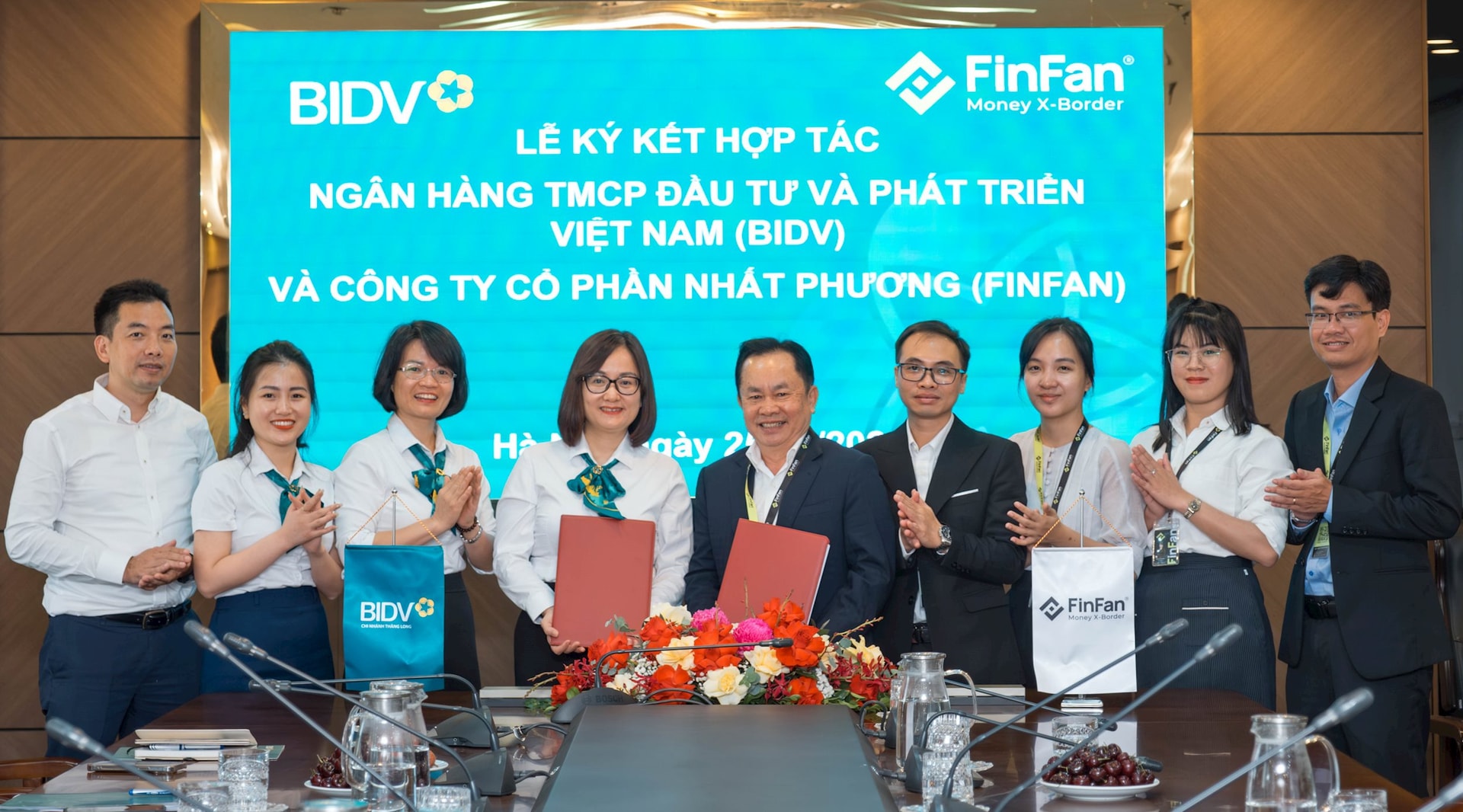 dai-dien-bidv-va-finfan-ky-ket-bien-ban-ghi-nho-hop-tac dai-dien-bidv-va-finfan-ky-ket-bien-ban-ghi-nho-hop-tac.jpg