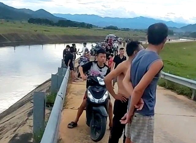 duoi_nuoc_1 duoi_nuoc_1.jpg