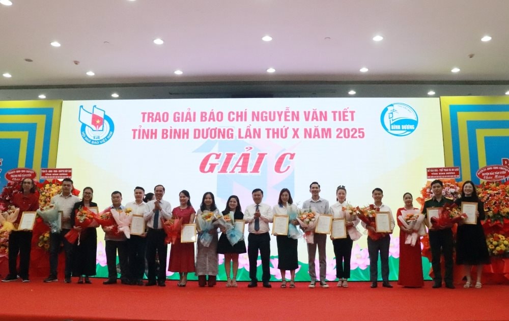 hop-mat-ky-niem-bao-chi-13 hop-mat-ky-niem-bao-chi-13.jpg