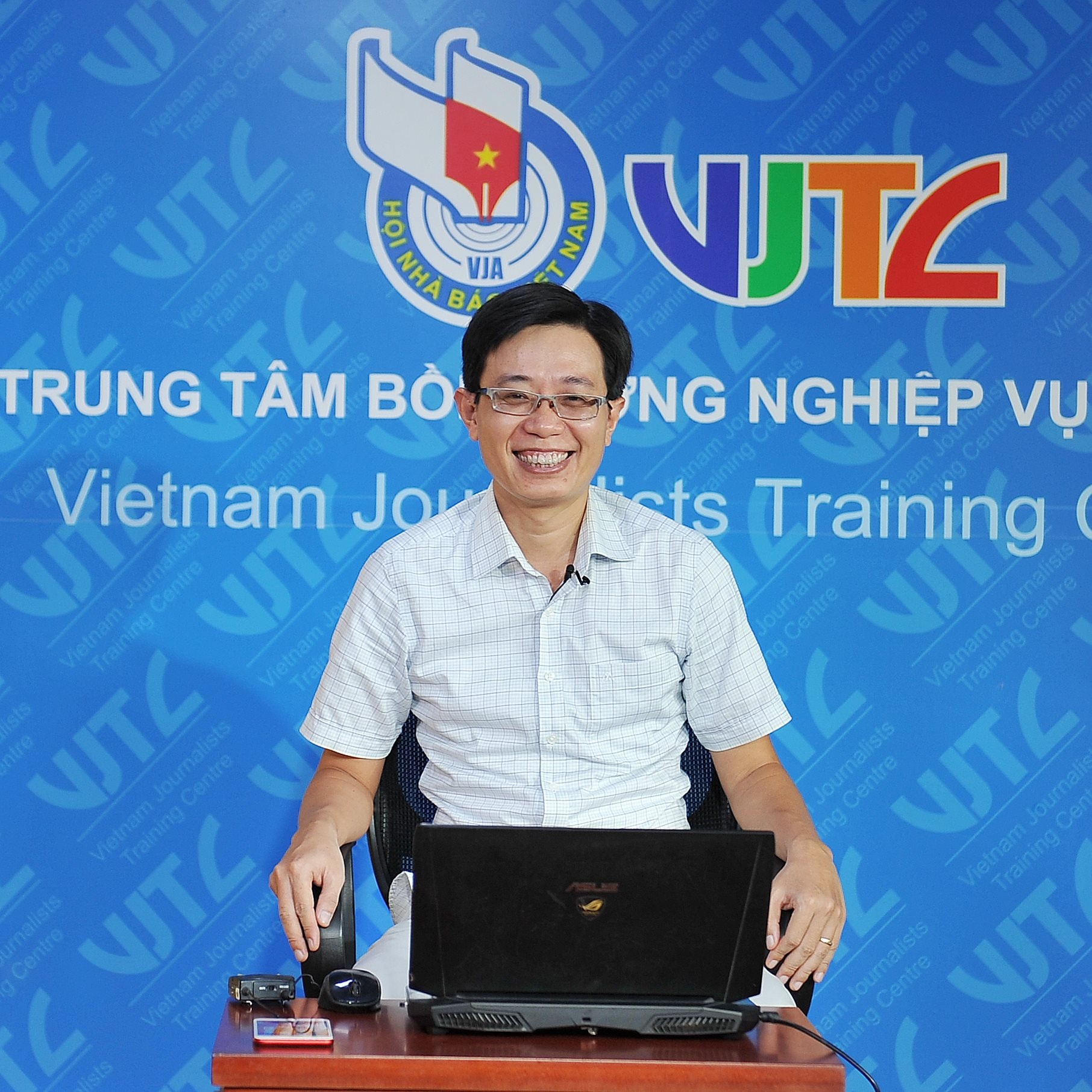 nha-bao-ngo-huy-hoang-bien-tap-vien-bao-thieu-nien-tien-phong-va-nhi-dong_-giang-vien-kiem-chuc-cua-trung-tam-boi-duong-nghiep-vu-bao-chi-hoi-nha-bao-viet-nam nha-bao-ngo-huy-hoang-bien-tap-vien-bao-thieu-nien-tien-phong-va-nhi-dong_-giang-vien-kiem-chuc-cua-trung-tam-boi-duong-nghiep-vu-bao-chi-hoi-nha-bao-viet-nam-.jpg
