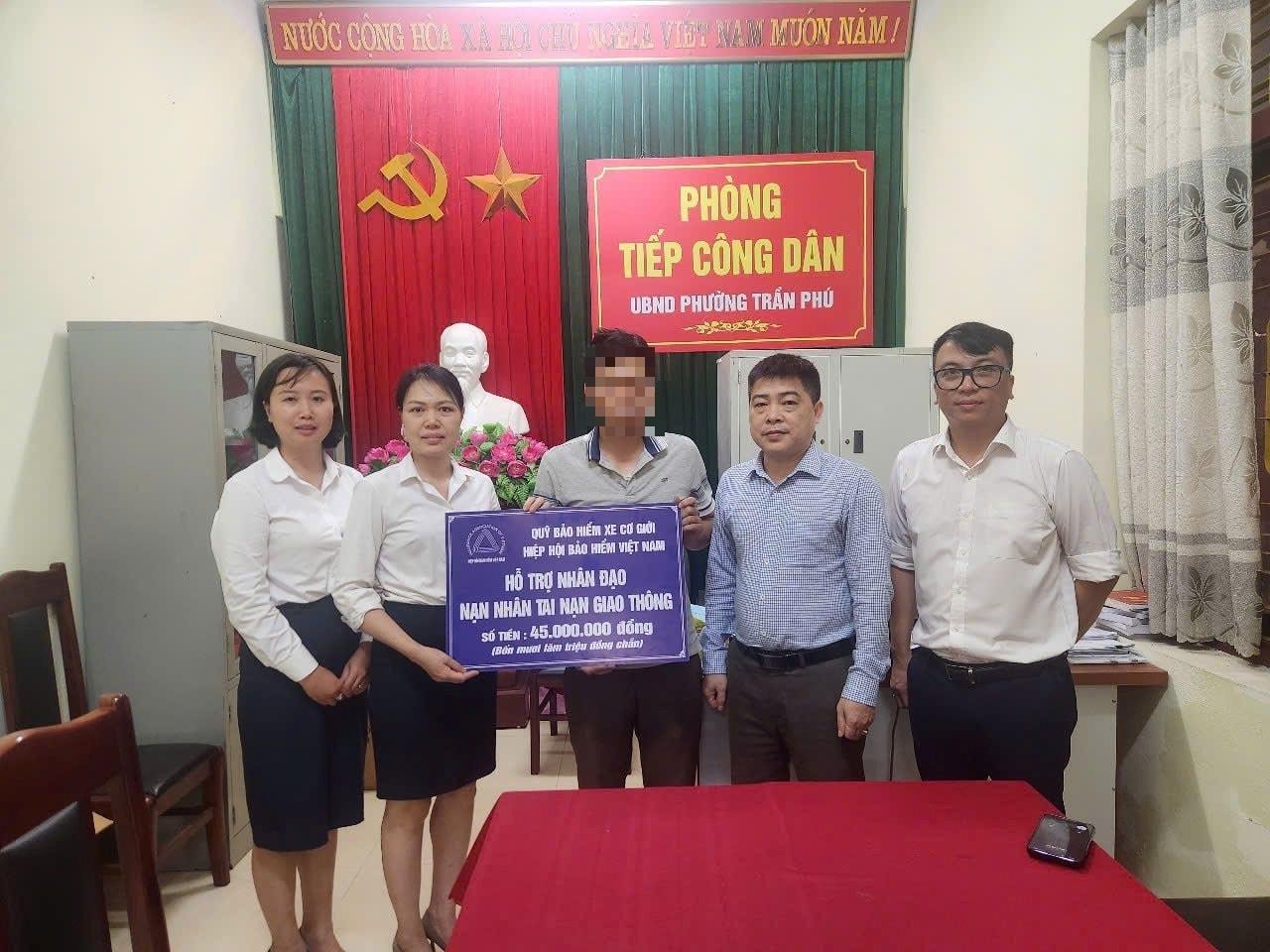 quy-bao-hiem-xe-co-gioi-trao-ho-tro-nhan-dao-cho-gia-dinh-nan-nhan-tu-vong-do-tai-nan-giao-thong21 quy-bao-hiem-xe-co-gioi-trao-ho-tro-nhan-dao-cho-gia-dinh-nan-nhan-tu-vong-do-tai-nan-giao-thong2(1).jpg