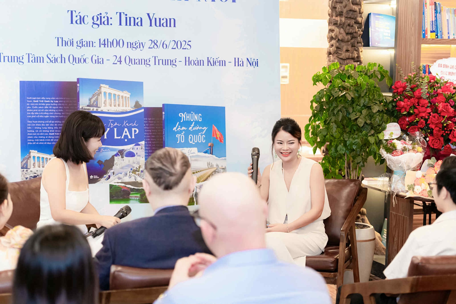 Hai cuốn sách, một trái tim - Tina Yuan và hành trình văn chương xuyên lục địa - Ảnh 1. Tina Yuan