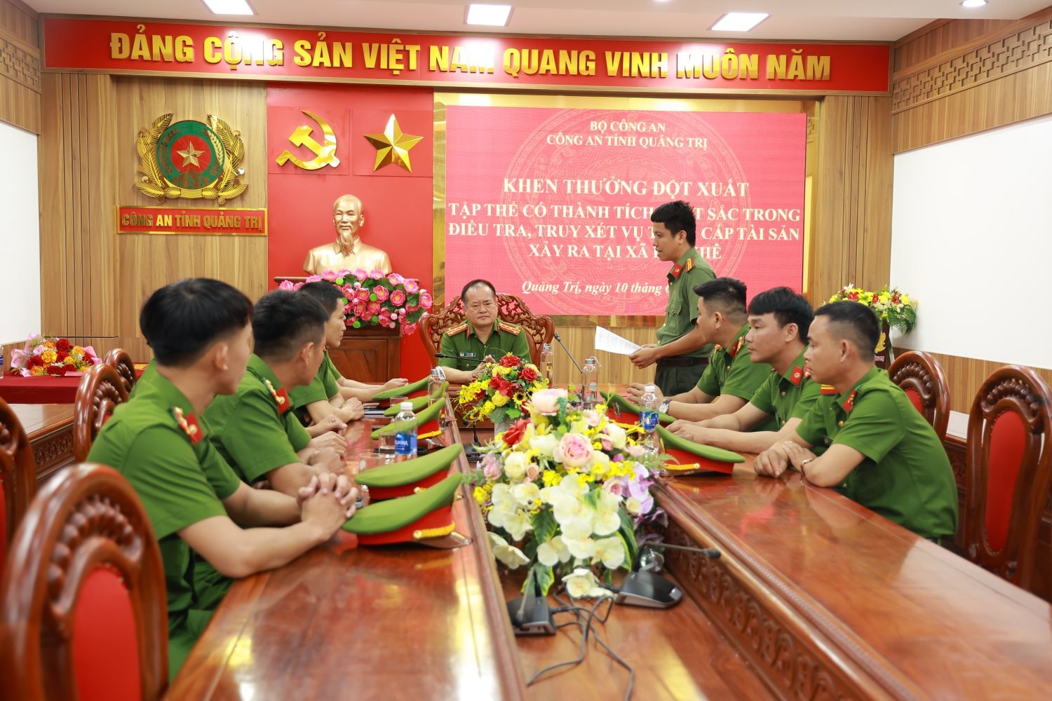 thuong-nong-ca-xa-hai-khe-1 thuong-nong-ca-xa-hai-khe-1.jpg
