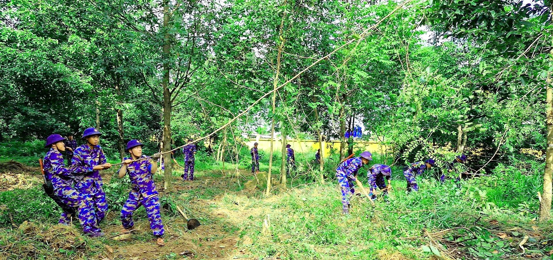 1-3 1.2-doan-vien-thanh-nien-trung-tam-huan-luyen-ve-sinh-khu-vuc.jpg