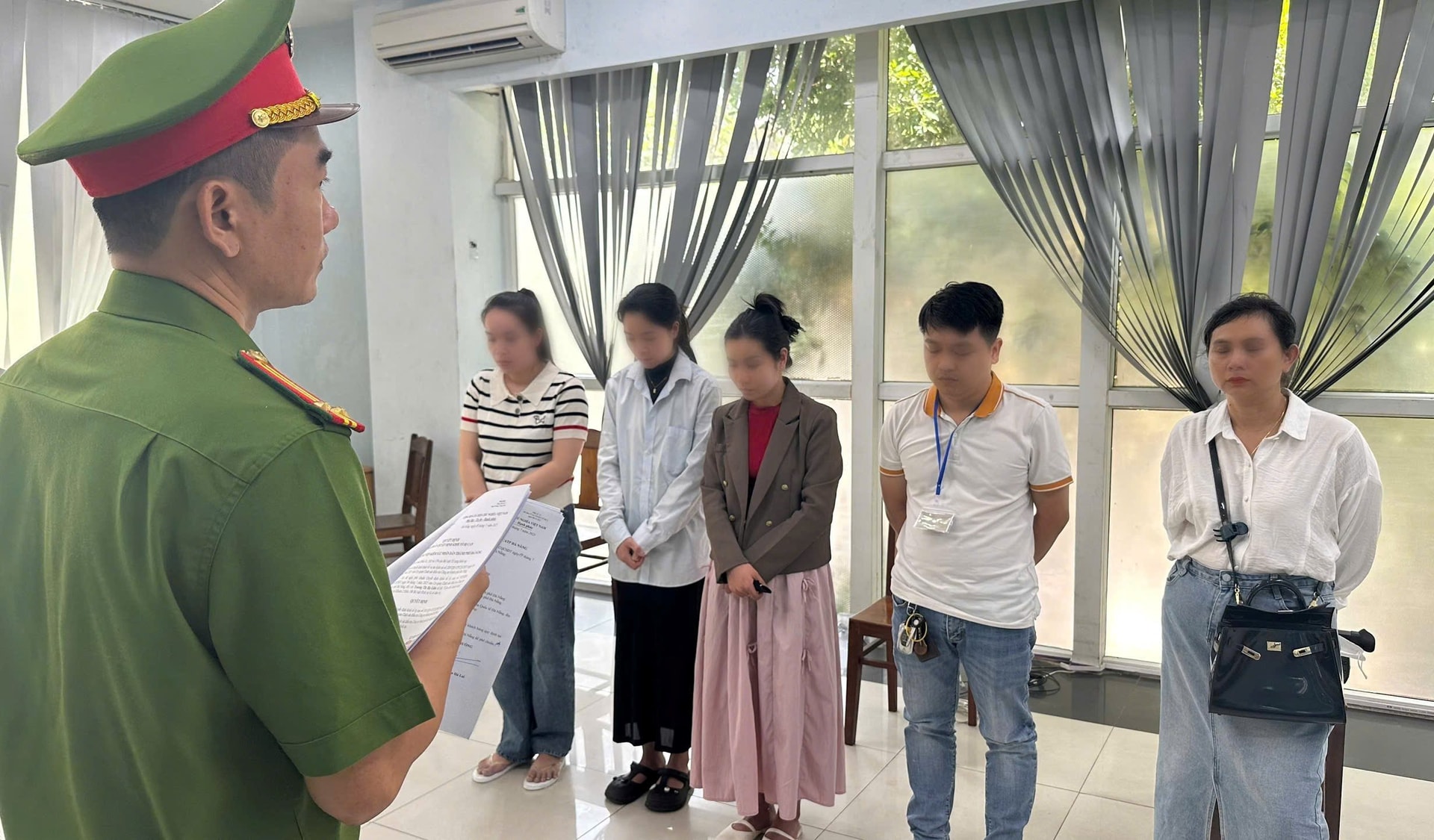 15-7-luadoi10 15-7-luadoi10.jpg