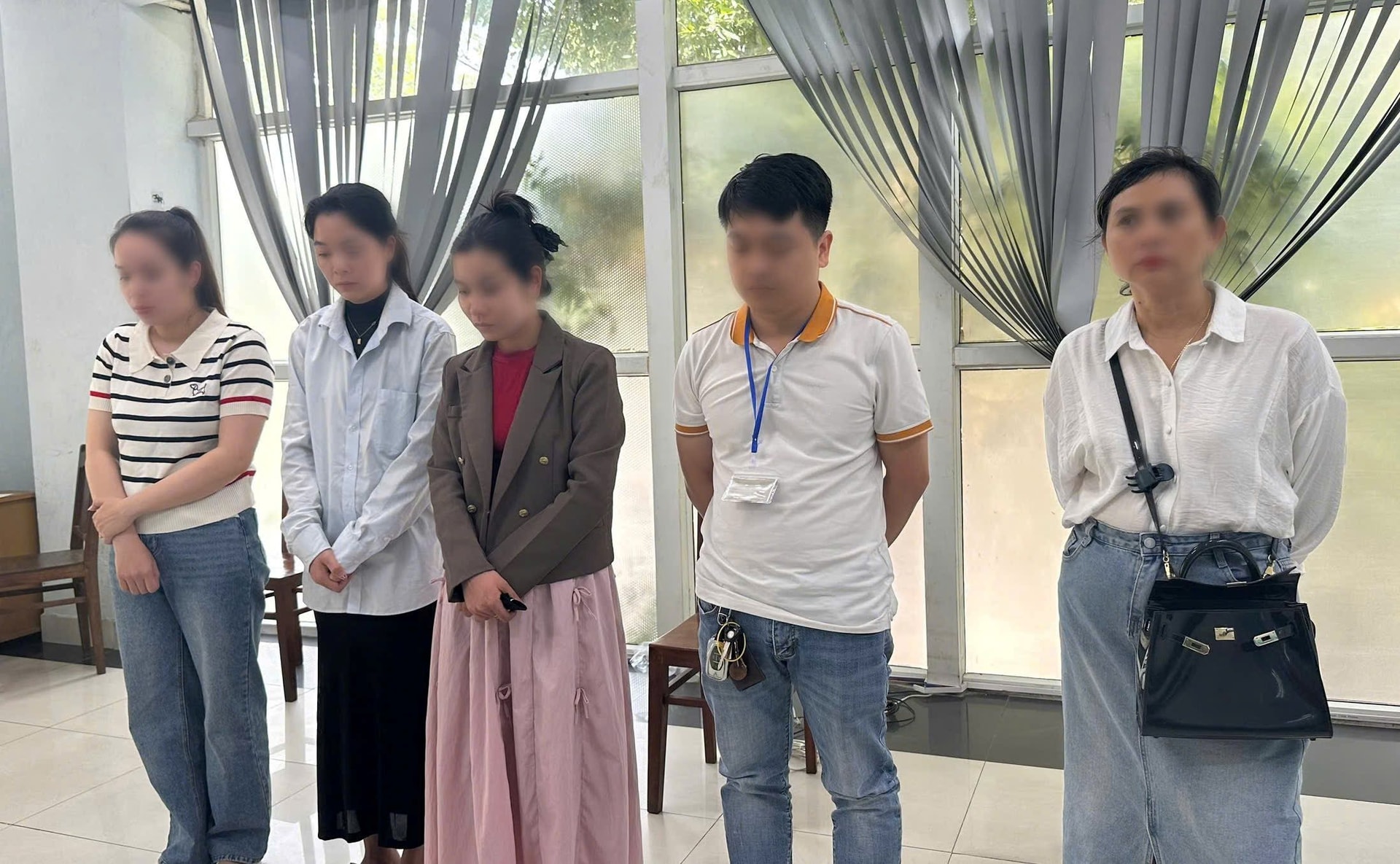 15-7-luadoi11 15-7-luadoi11.jpg
