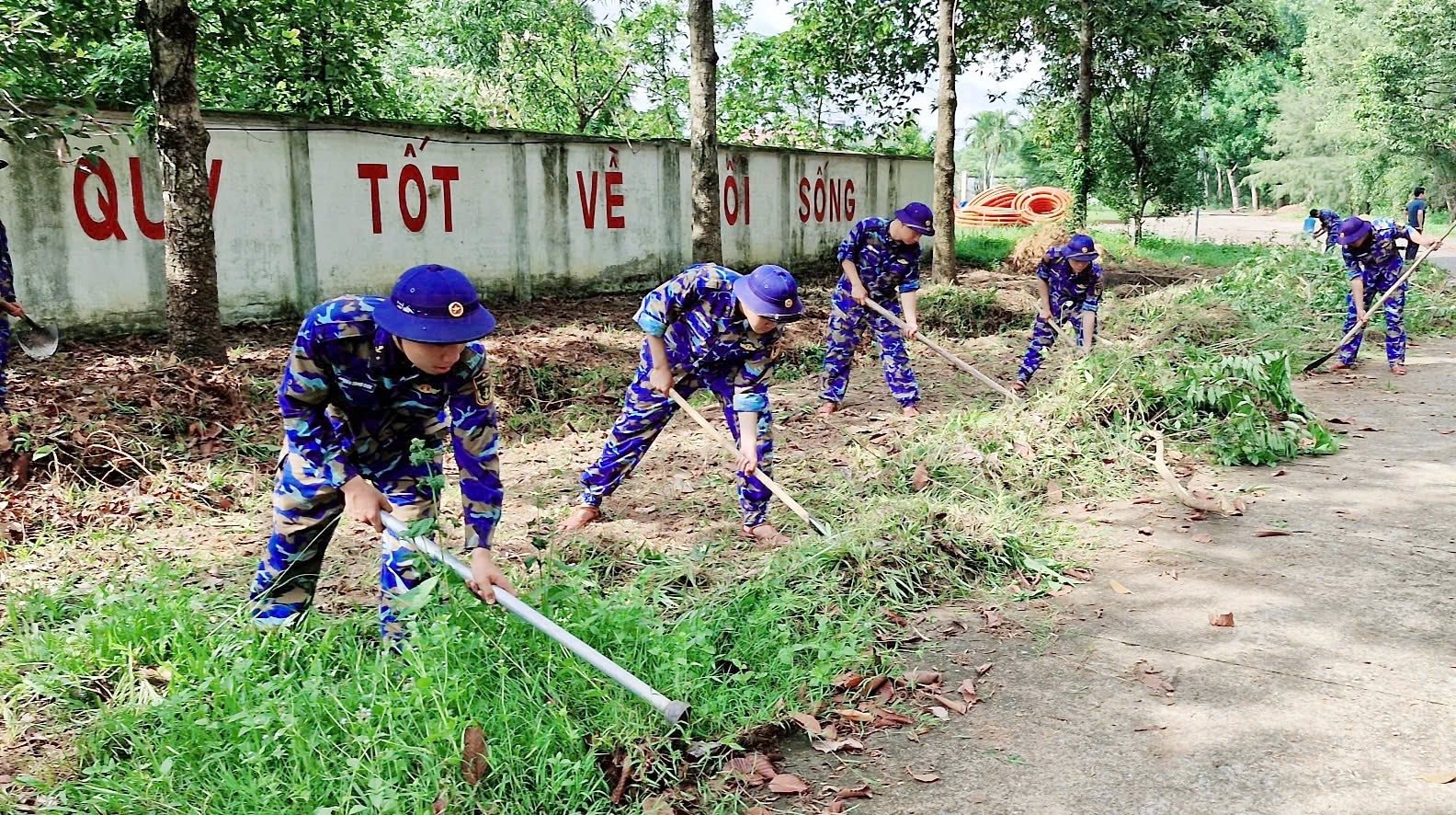 2-6 2.1-du-nang-nong-nhung-doan-vien-thanh-nien-van-rat-hang-say-lao-dong.jpg