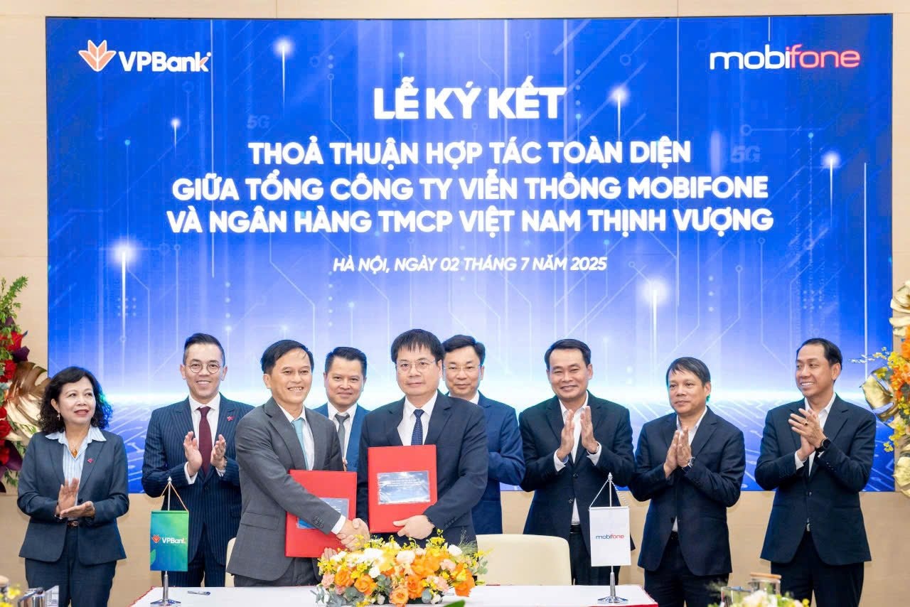 anh-ki-ket-vpbank-mobifone.jpg