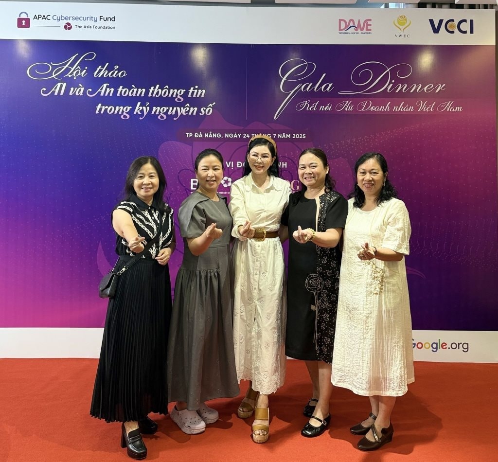 ba-le-hong-thuy-tien-cung-cac-doanh-nhan-nu20250726152935 ba-le-hong-thuy-tien-cung-cac-doanh-nhan-nu20250726152935.jpg