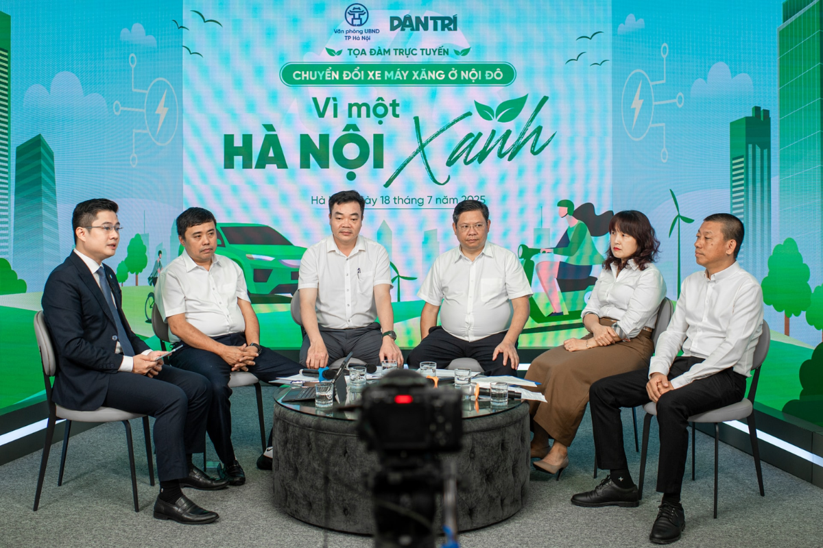 cac-dai-bieu-tham-gia-toa-dam-chuyen-doi-xe-may-xang-o-noi-do-vi-mot-ha-noi-xanh cac-dai-bieu-tham-gia-toa-dam-chuyen-doi-xe-may-xang-o-noi-do-vi-mot-ha-noi-xanh-..png