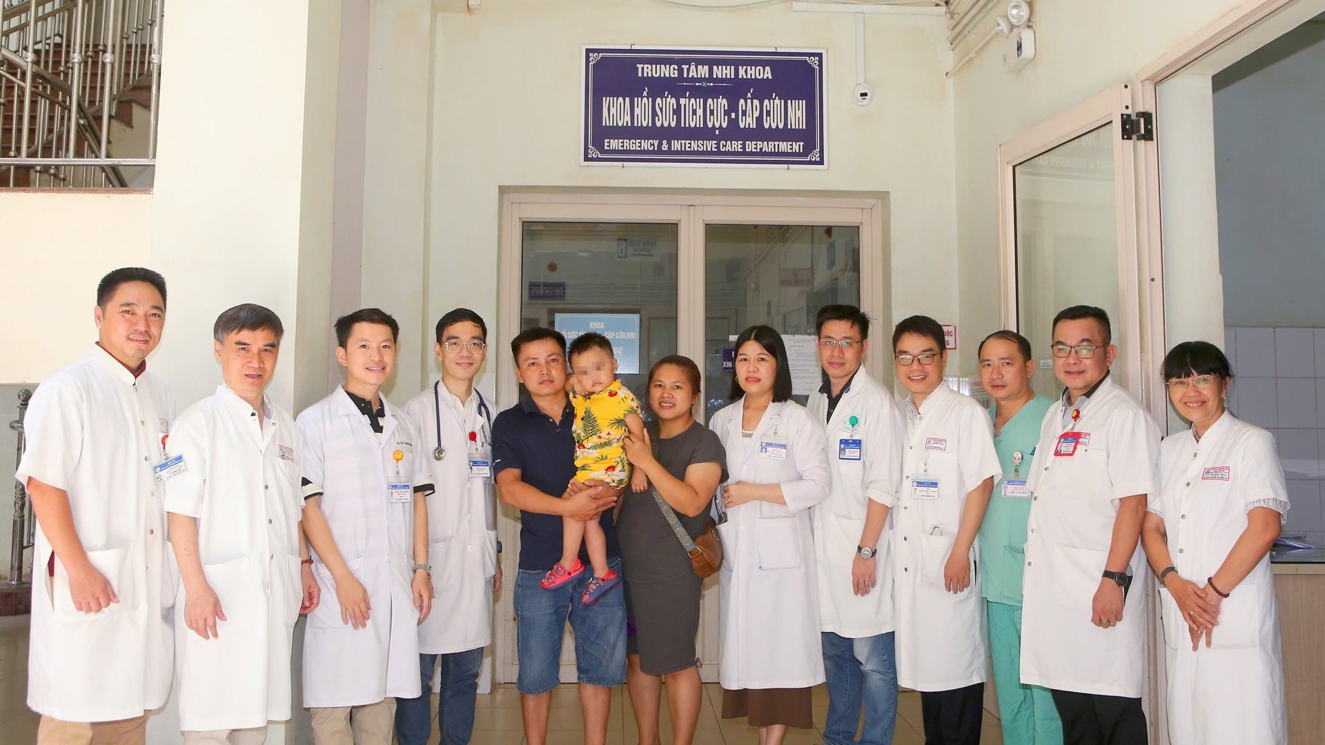 chau-be-2-tuoi-ngung-tim-do-duoi-nuoc-duoc-cuu-song-than-ky-nho-ky-thuat-chuyen-sau-anh-2-0956 chau-be-2-tuoi-ngung-tim-do-duoi-nuoc-duoc-cuu-song-than-ky-nho-ky-thuat-chuyen-sau-anh-2-0956.jpg
