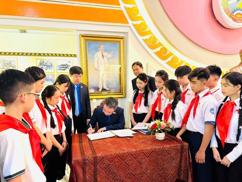 lao lao.jpg