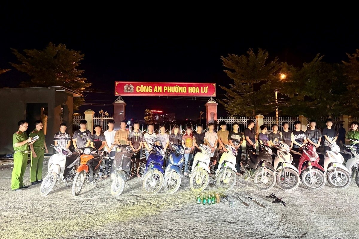 nhom_thanh_thieu_nien-2 nhom_thanh_thieu_nien.jpg