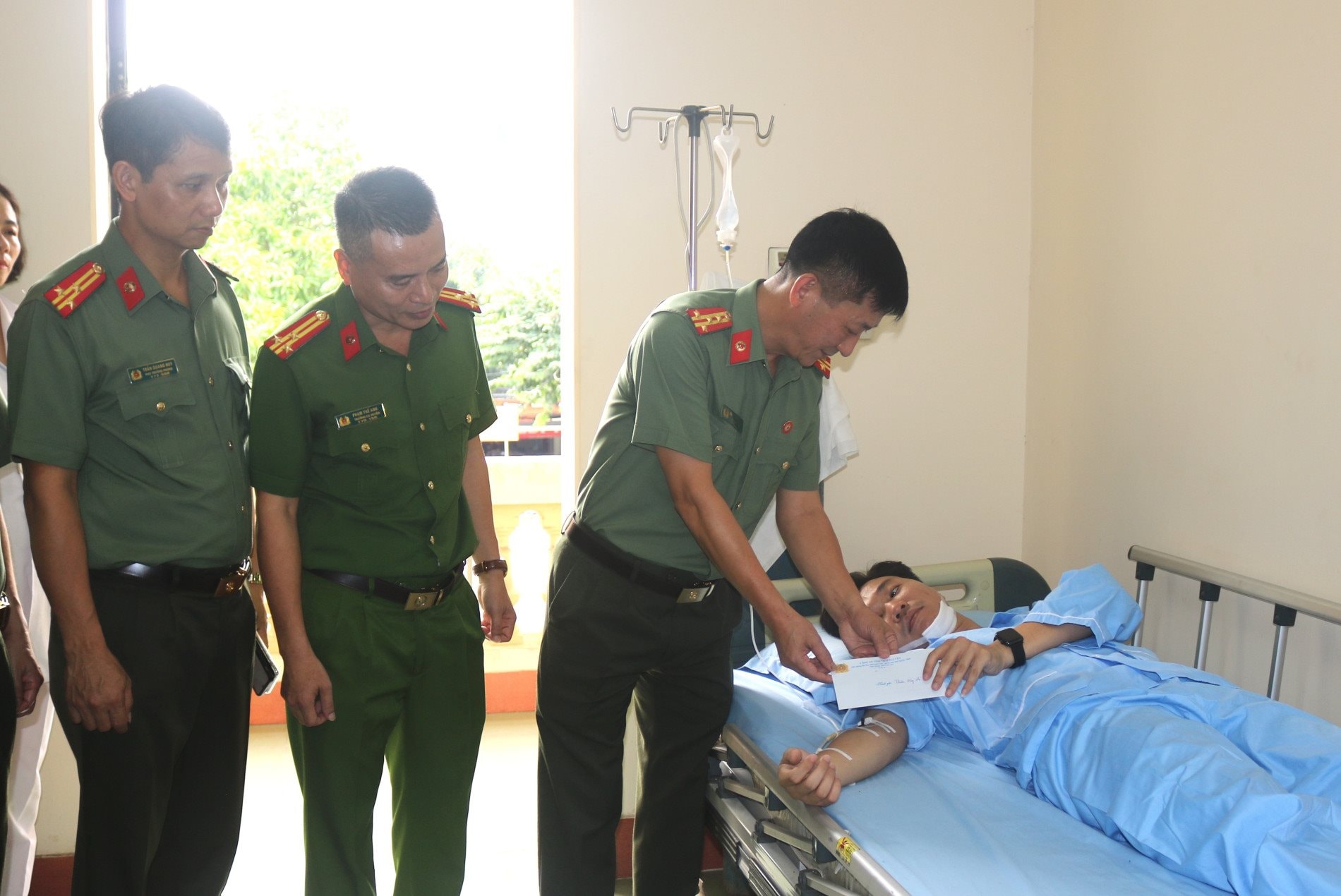 004-2-can-bo 004-2-can-bo.jpg