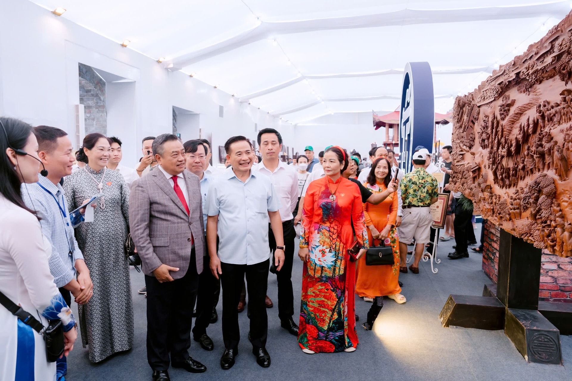 chu-tich-ben-tuong-go chu-tich-ben-tuong-go.jpg