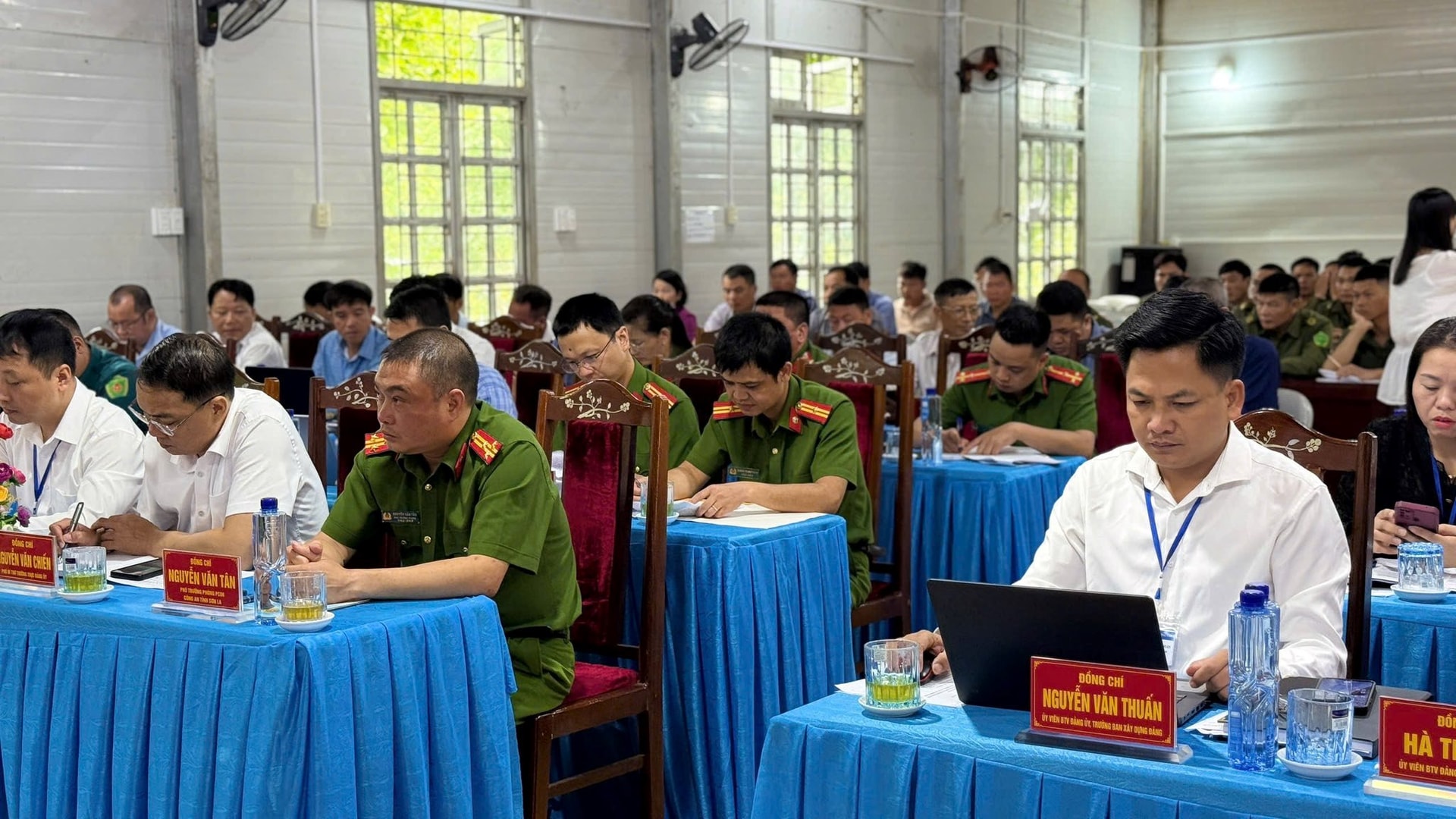 dai-bieu dai-bieu.jpg